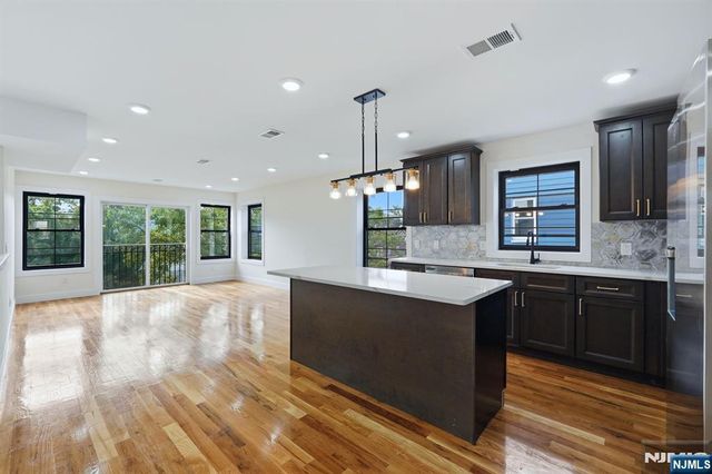 749 11th Street, Newark, NJ 07103