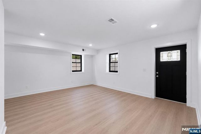 749 11th Street, Newark, NJ 07103