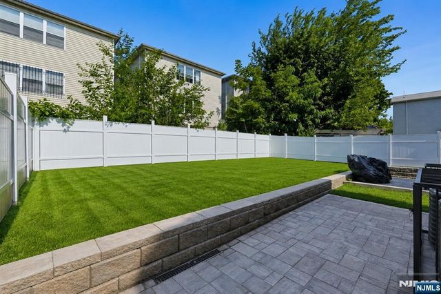 749 11th Street, Newark, NJ 07103