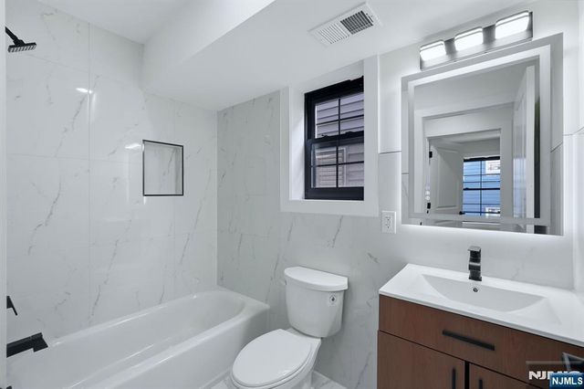 749 11th Street, Newark, NJ 07103