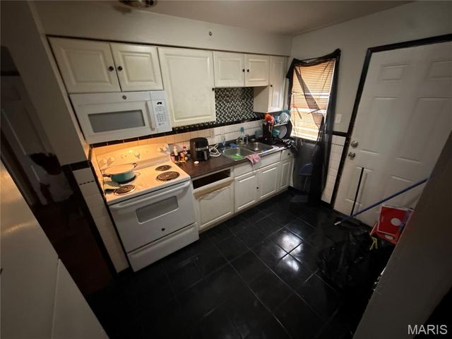 7500 Haywood Drive, Hanley Hills, MO 63133