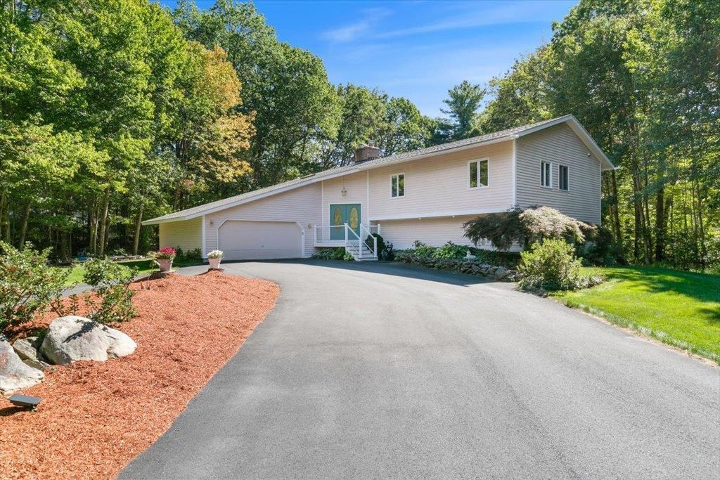 12 Oriole Road, Windham, NH 03087