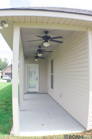 8774 Redwood Lake Blvd, Zachary, LA 70791