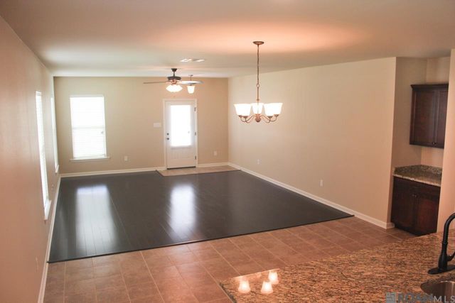 8774 Redwood Lake Blvd, Zachary, LA 70791