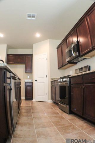 8774 Redwood Lake Blvd, Zachary, LA 70791