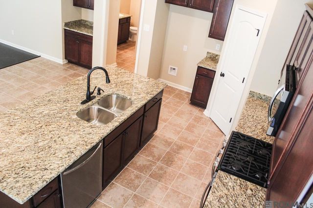 8774 Redwood Lake Blvd, Zachary, LA 70791