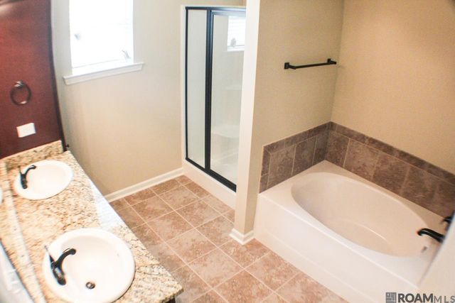 8774 Redwood Lake Blvd, Zachary, LA 70791