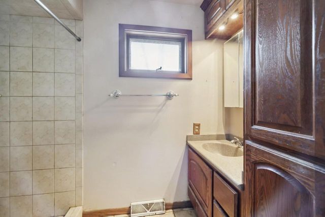 1100 Pflaum Road, Madison, WI 53716