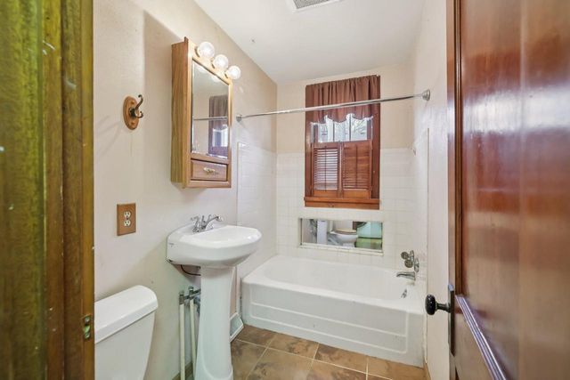 1100 Pflaum Road, Madison, WI 53716