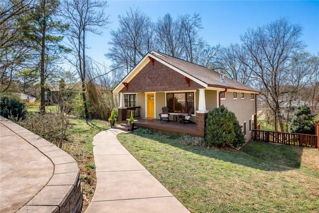 803 N Highland Avenue, Fayetteville, AR 72701