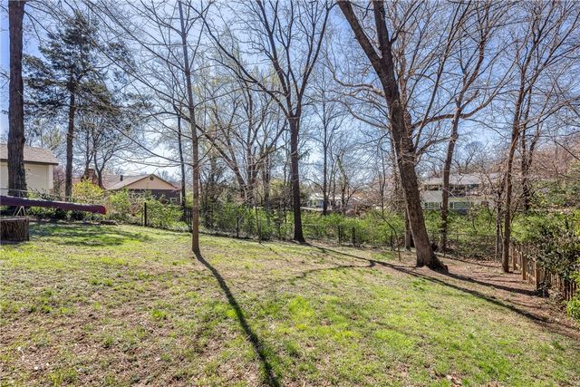 803 N Highland Avenue, Fayetteville, AR 72701