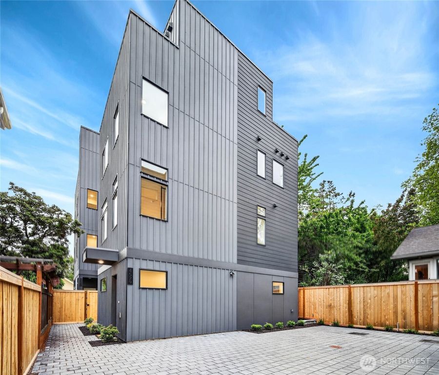 4529 Corliss Avenue N, Seattle, WA 98103
