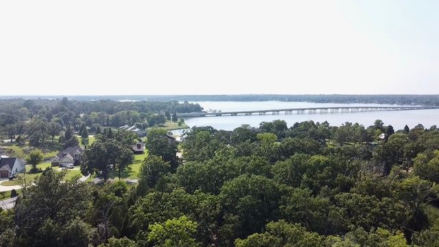 000 Paladin Drive, Log Cabin, TX 75148