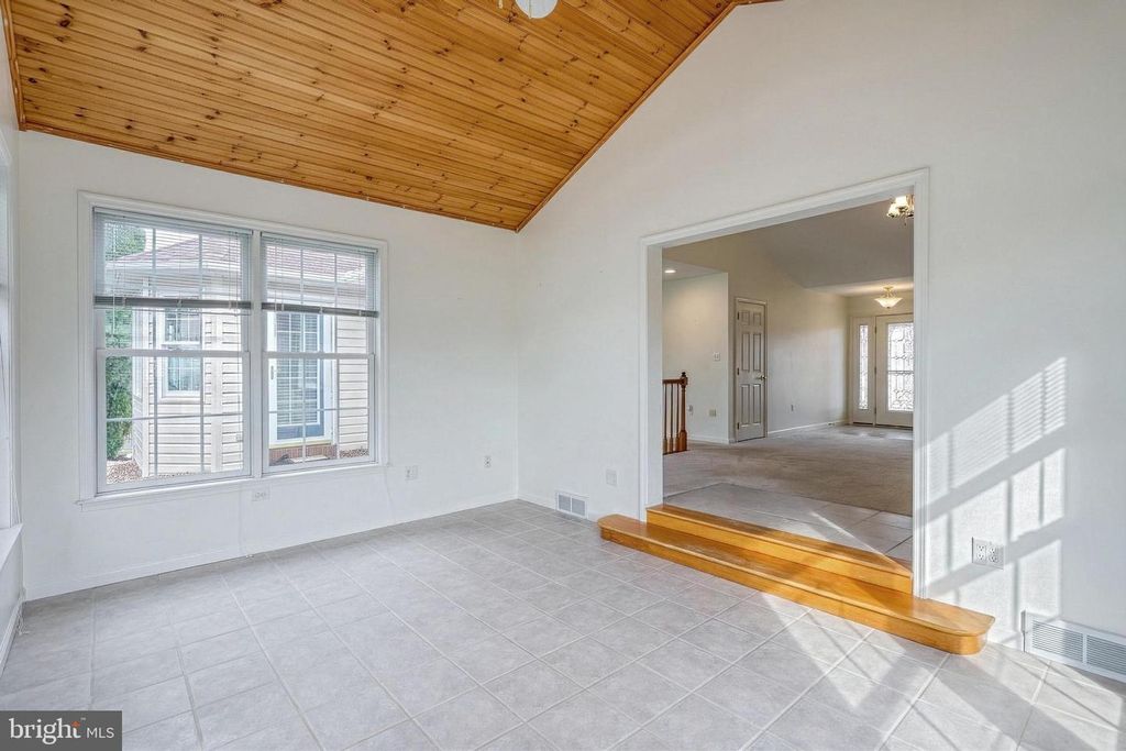 Image 10 of property listing at 596 BEINHOWER RD, Etters, PA 17319