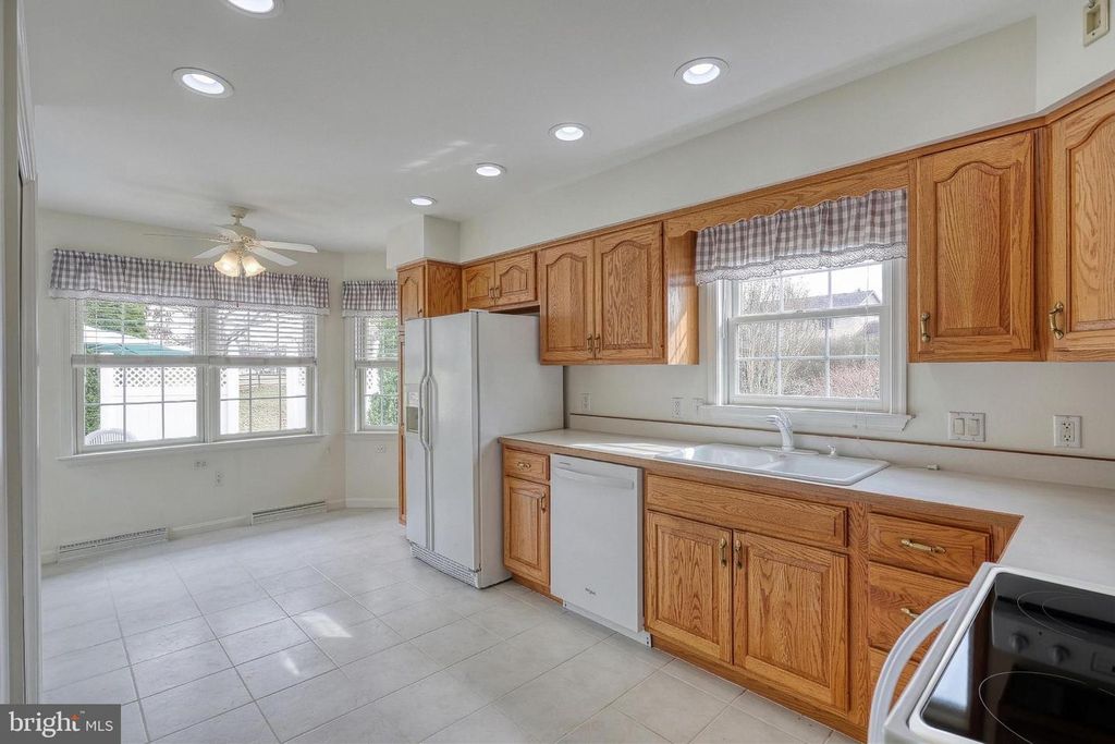 Image 14 of property listing at 596 BEINHOWER RD, Etters, PA 17319