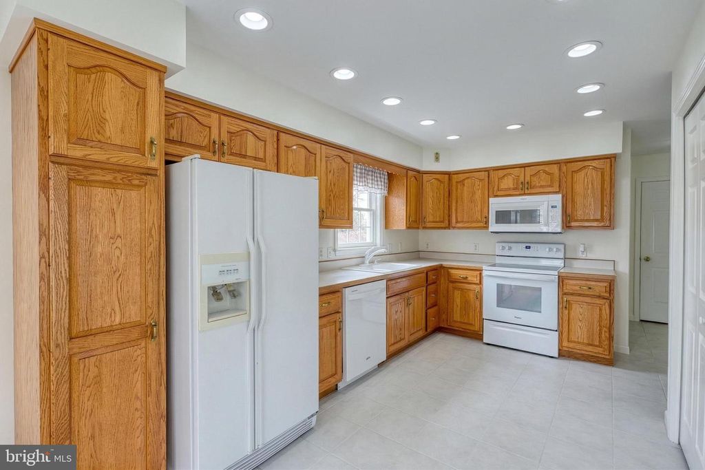 Image 15 of property listing at 596 BEINHOWER RD, Etters, PA 17319