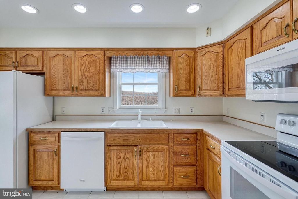 Image 20 of property listing at 596 BEINHOWER RD, Etters, PA 17319