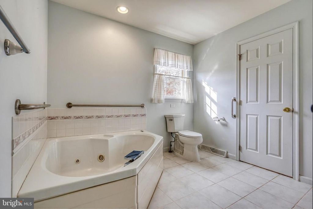 Image 25 of property listing at 596 BEINHOWER RD, Etters, PA 17319