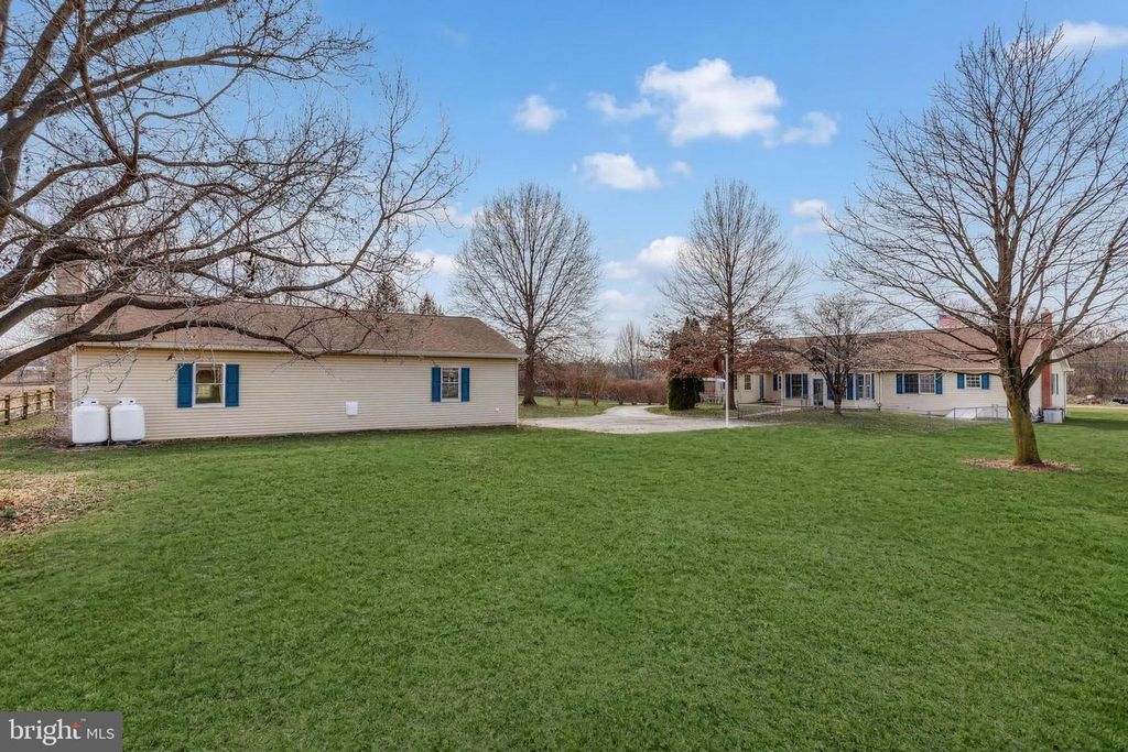 Image 39 of property listing at 596 BEINHOWER RD, Etters, PA 17319