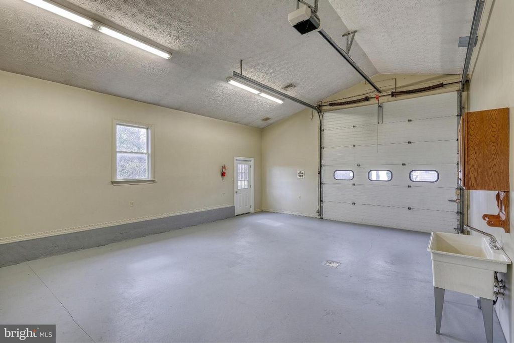 Image 42 of property listing at 596 BEINHOWER RD, Etters, PA 17319