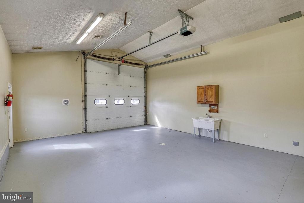 Image 43 of property listing at 596 BEINHOWER RD, Etters, PA 17319