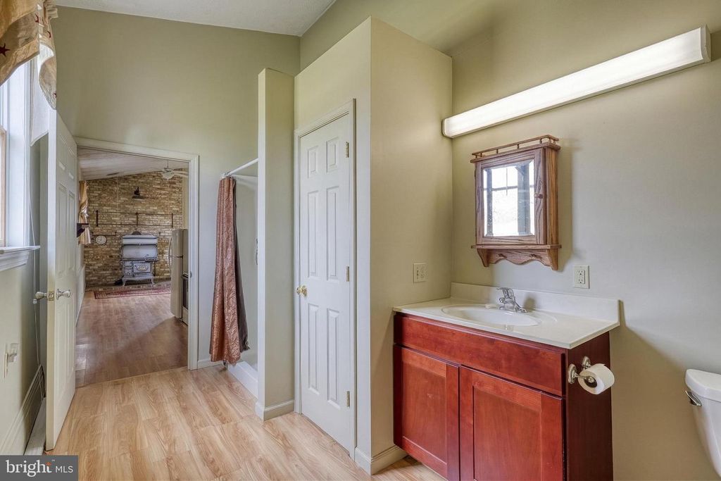 Image 49 of property listing at 596 BEINHOWER RD, Etters, PA 17319