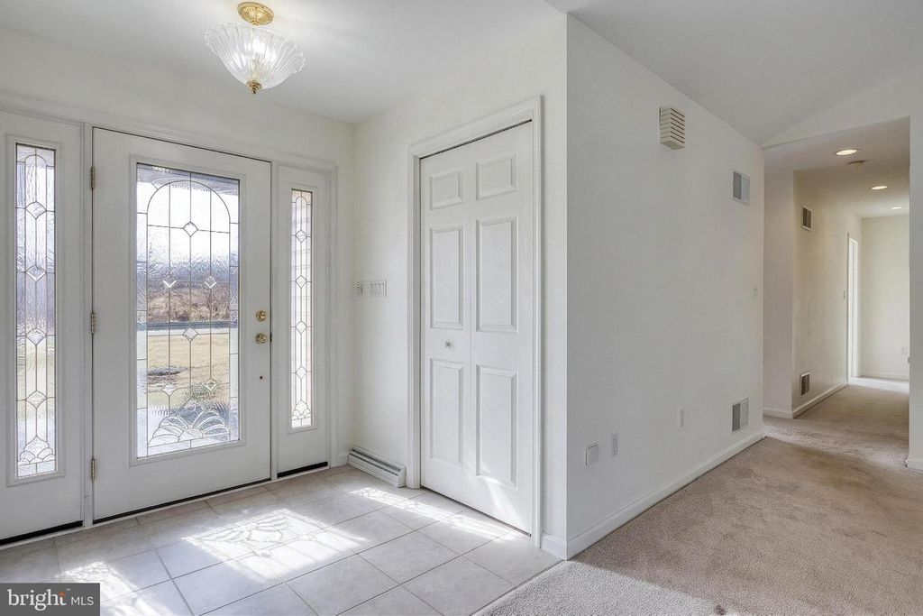 Image 5 of property listing at 596 BEINHOWER RD, Etters, PA 17319