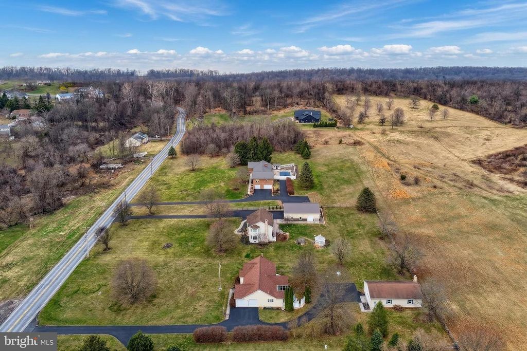 Image 53 of property listing at 596 BEINHOWER RD, Etters, PA 17319