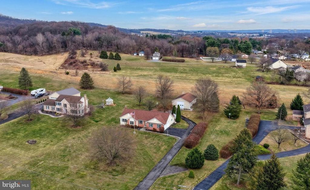 Image 54 of property listing at 596 BEINHOWER RD, Etters, PA 17319