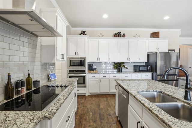 700 Russell Road, Hudson Oaks, TX 76087