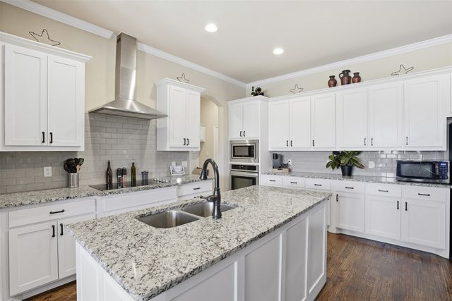 700 Russell Road, Hudson Oaks, TX 76087