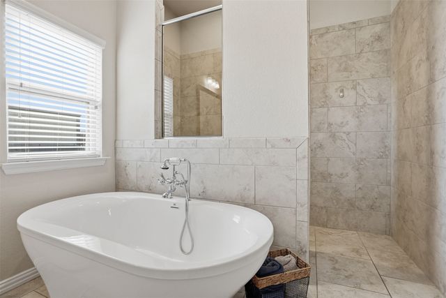 700 Russell Road, Hudson Oaks, TX 76087