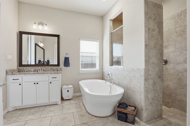 700 Russell Road, Hudson Oaks, TX 76087