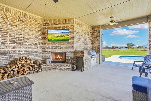 700 Russell Road, Hudson Oaks, TX 76087