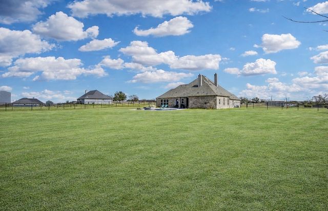 700 Russell Road, Hudson Oaks, TX 76087