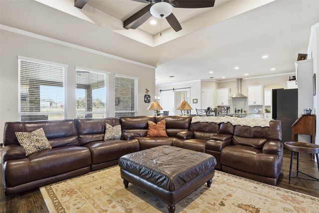 700 Russell Road, Hudson Oaks, TX 76087