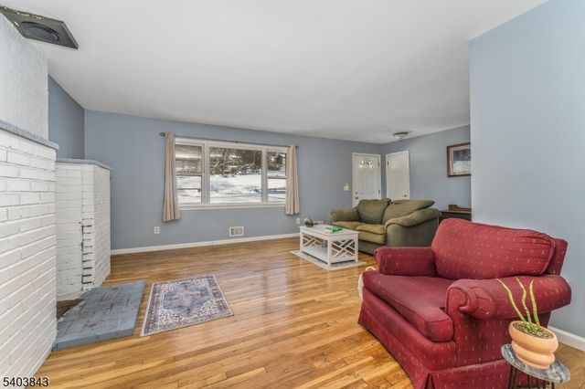 9 Woodland Ter, High Bridge Boro, NJ 08829