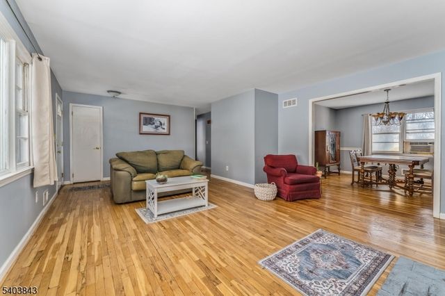 9 Woodland Ter, High Bridge Boro, NJ 08829