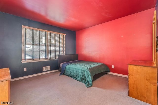 9 Woodland Ter, High Bridge Boro, NJ 08829