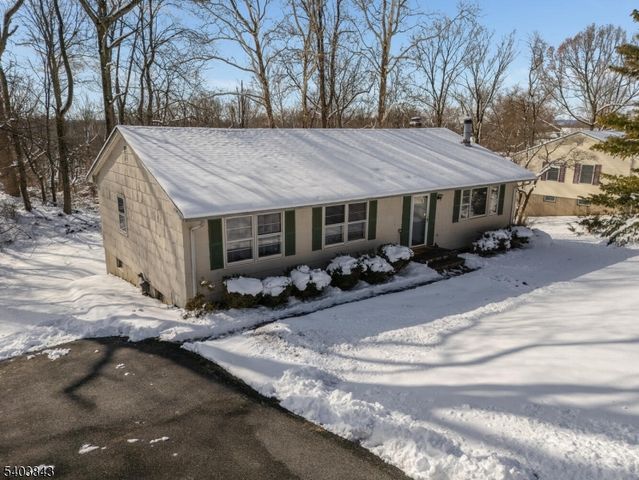 9 Woodland Ter, High Bridge Boro, NJ 08829
