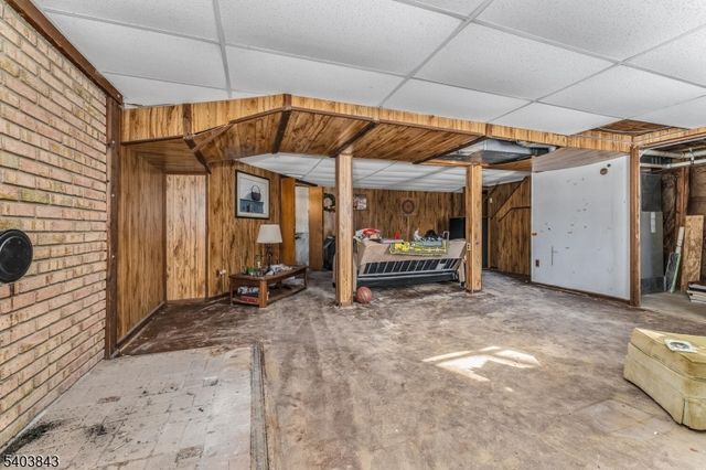 9 Woodland Ter, High Bridge Boro, NJ 08829