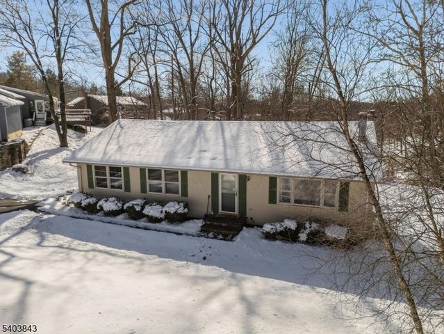 9 Woodland Ter, High Bridge Boro, NJ 08829