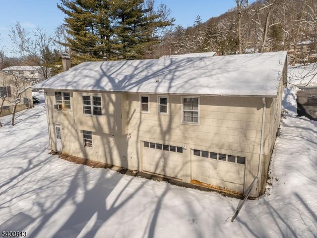 9 Woodland Ter, High Bridge Boro, NJ 08829