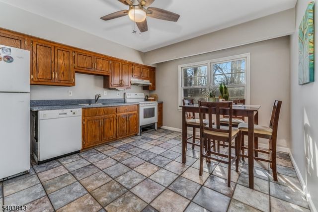 9 Woodland Ter, High Bridge Boro, NJ 08829