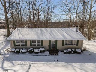 9 Woodland Ter, High Bridge Boro, NJ 08829