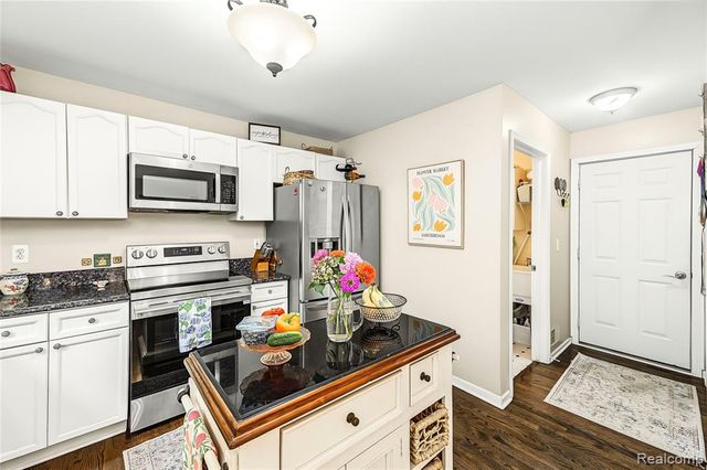 2375 Reidsview, White Lake, MI 48383