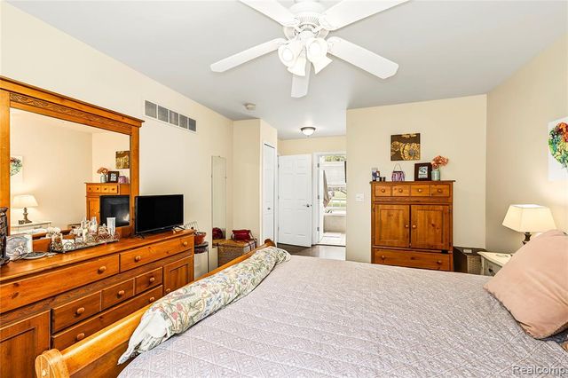 2375 Reidsview, White Lake, MI 48383