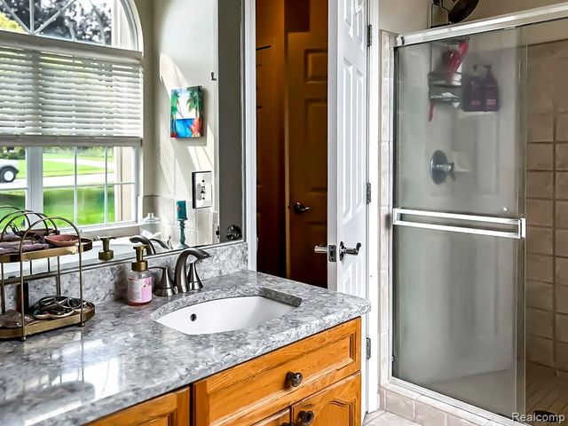 2375 Reidsview, White Lake, MI 48383