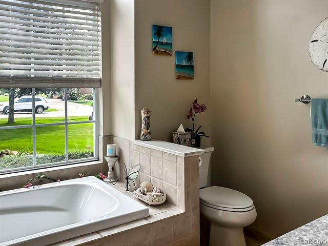 2375 Reidsview, White Lake, MI 48383