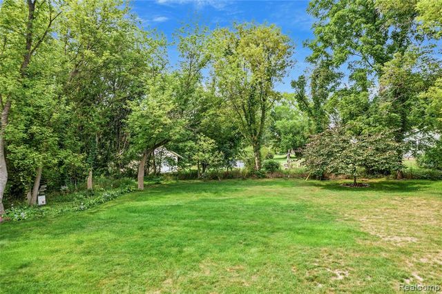 2375 Reidsview, White Lake, MI 48383